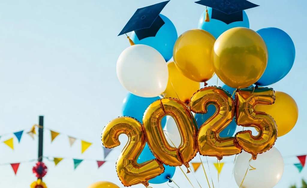 LESS IS LUXE: YOUR MINIMALIST DIY GRADUATION PARTY GUIDE