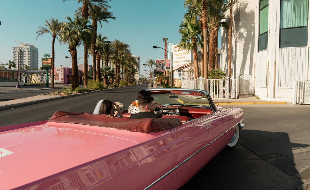 RETRO LAS VEGAS WEDDING WITH AN OLD MONEY TWIST