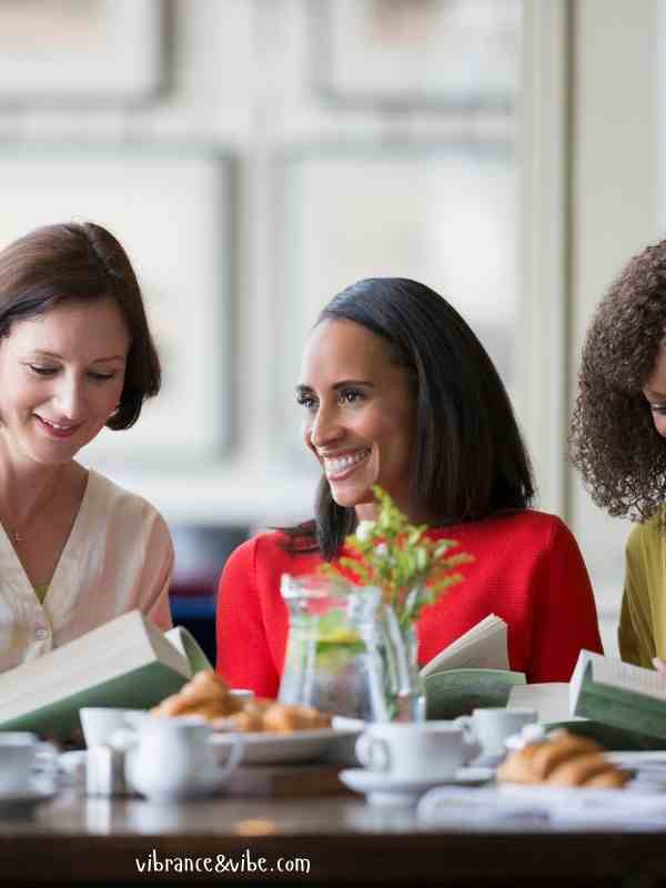 Book-Club-Themed-Gathering-With-Cocktails.