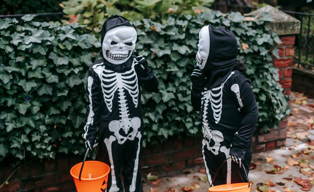 WHY BORING PARTIES ARE CURSED: HALLOWEEN PARTY GAMES FOR KIDS THAT BREAK THE SPELL