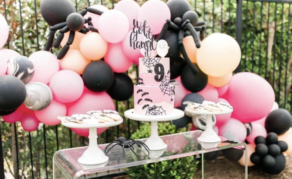 HOW TO THROW A PINK HALLOWEEN PARTY