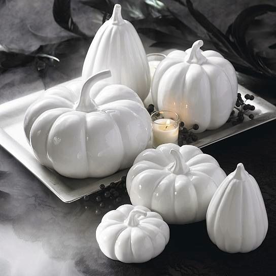 Cute monochrome Halloween party Decor ideas