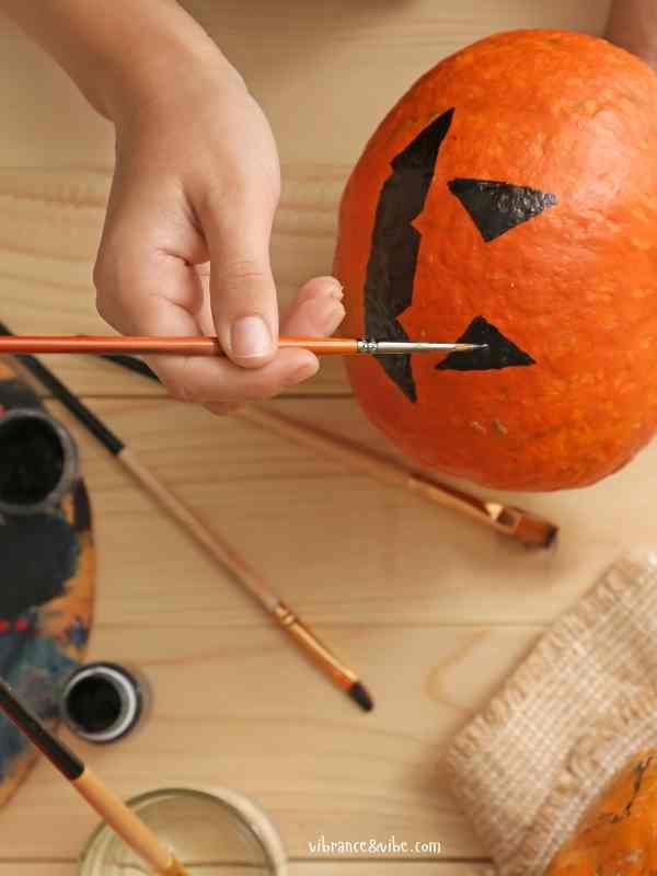 Dont-Overload-on-Messy-Craft-Supplies