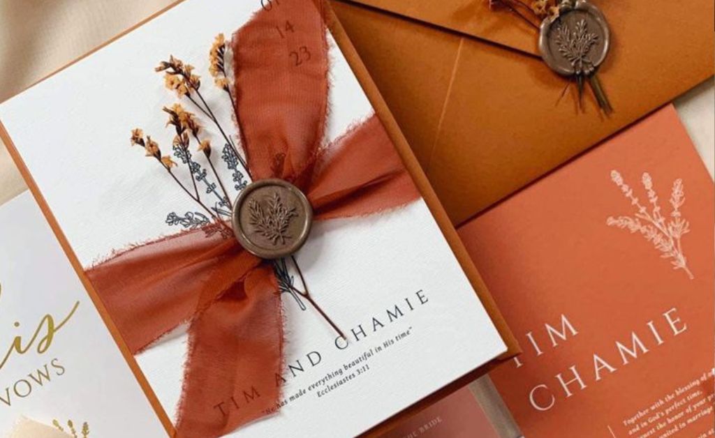 CURATING FALL WEDDING INVITATIONS WITH AUTUMN’S SIGNATURE CHARM
