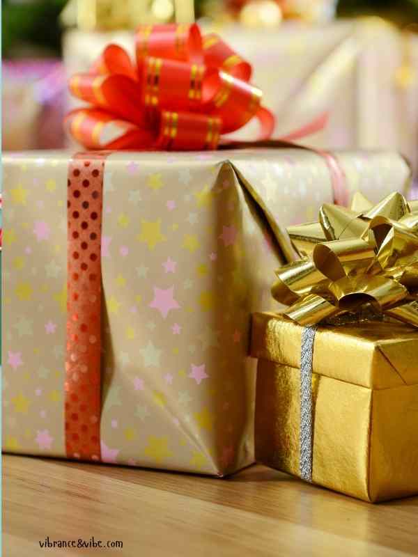 Hot-Cocoa-Packets-in-Festive-Wrapping