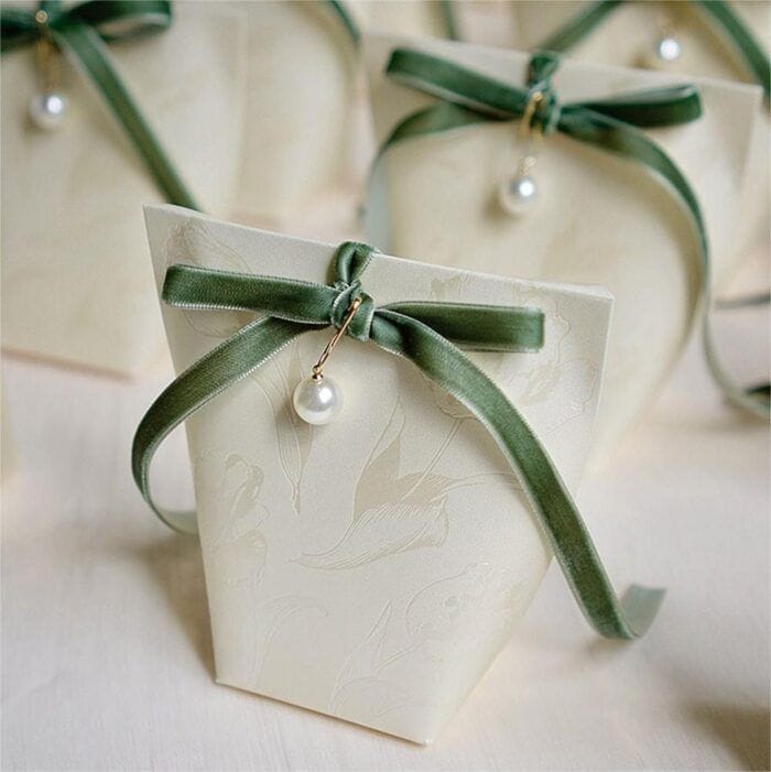 How-to-Match-DIY-Wedding-Favors-to-Any-Theme