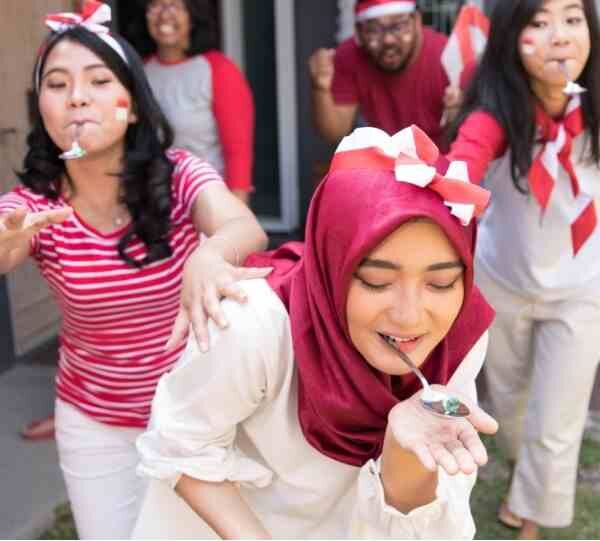 Jingle-Bell-Spoon-Race