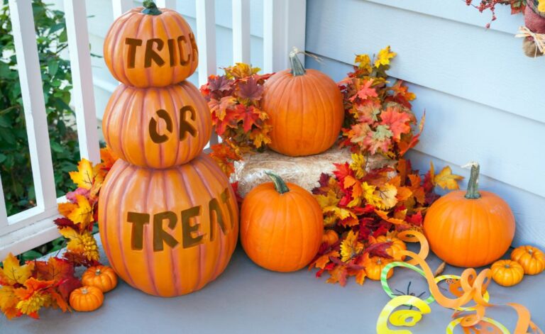 Halloween Pumpkin-Decorating-Party