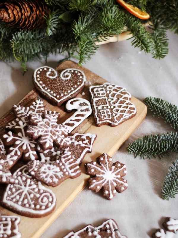 Simple-Christmas-Crackers-Filled-with-Sweet-Notes