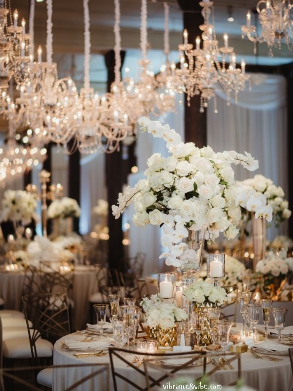 The-Essentials-of-an-Elegant-Small-Reception