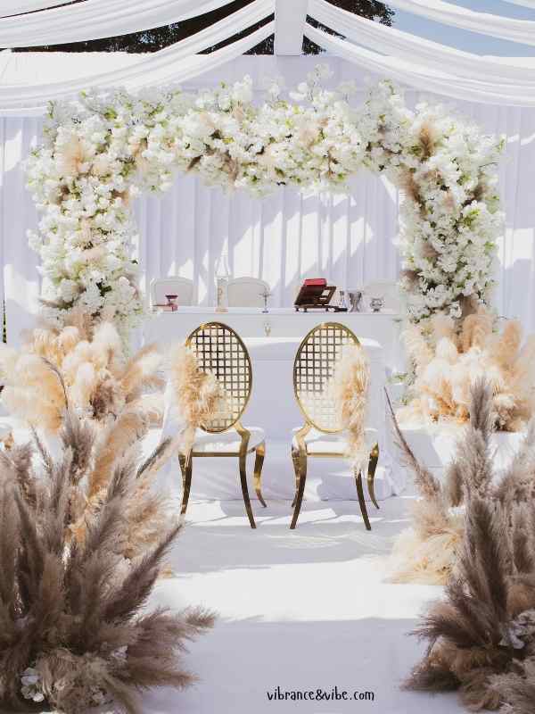 Themes-Styles-That-Shine-in-Small-Receptions
