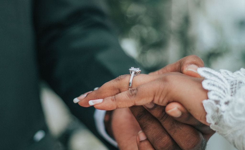 WHY CITY BRIDES ARE FLEEING TO THE FOREST: THE ALLURE OF WOODLAND WEDDING