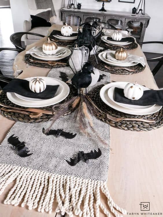 Thanksgiving-Table-Settings-Place-Details-That-Guests-Will-Obsess-Over