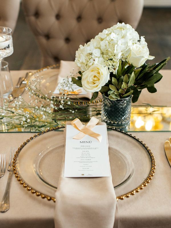 The-Meaning-Behind-Christmas-Wedding-Centerpieces