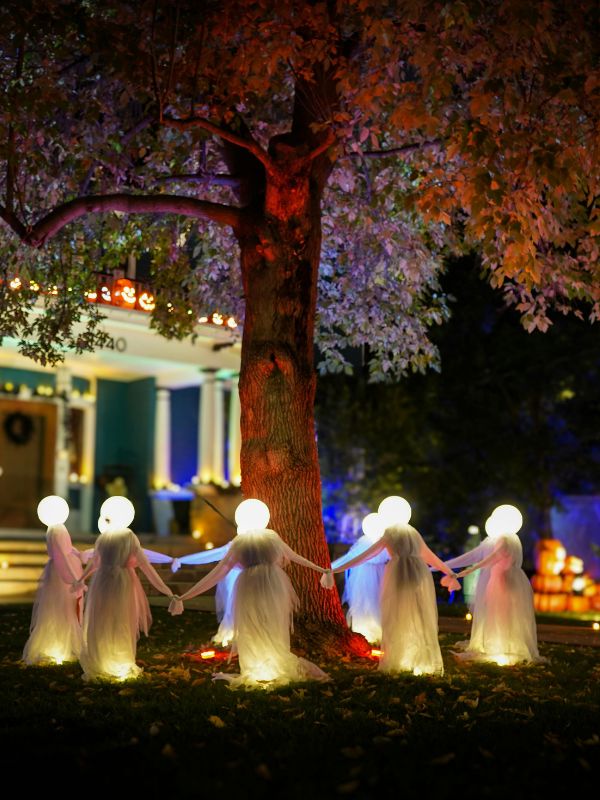 Crafting-a-Hauntingly-Inviting-Atmosphere