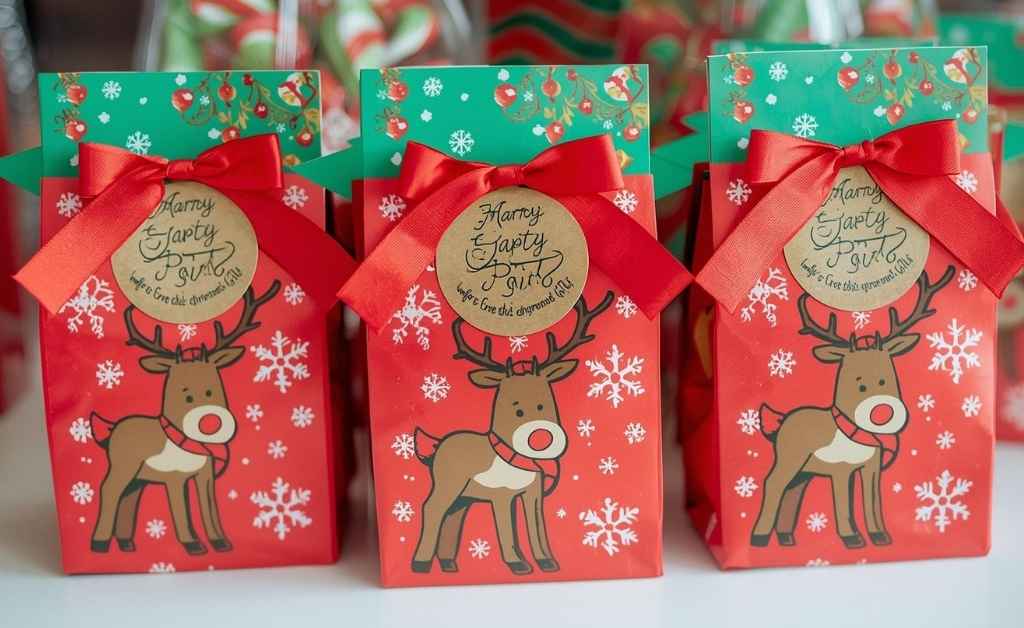 Christmas-Party-Favors-for-Kids