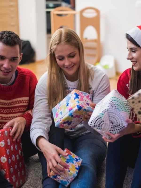 How-to-Play-and-Win-the-White-Elephant-Game