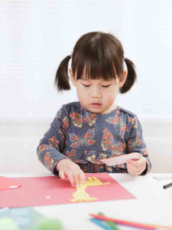 Types-of-Christmas-Crafts-Toddlers-Love