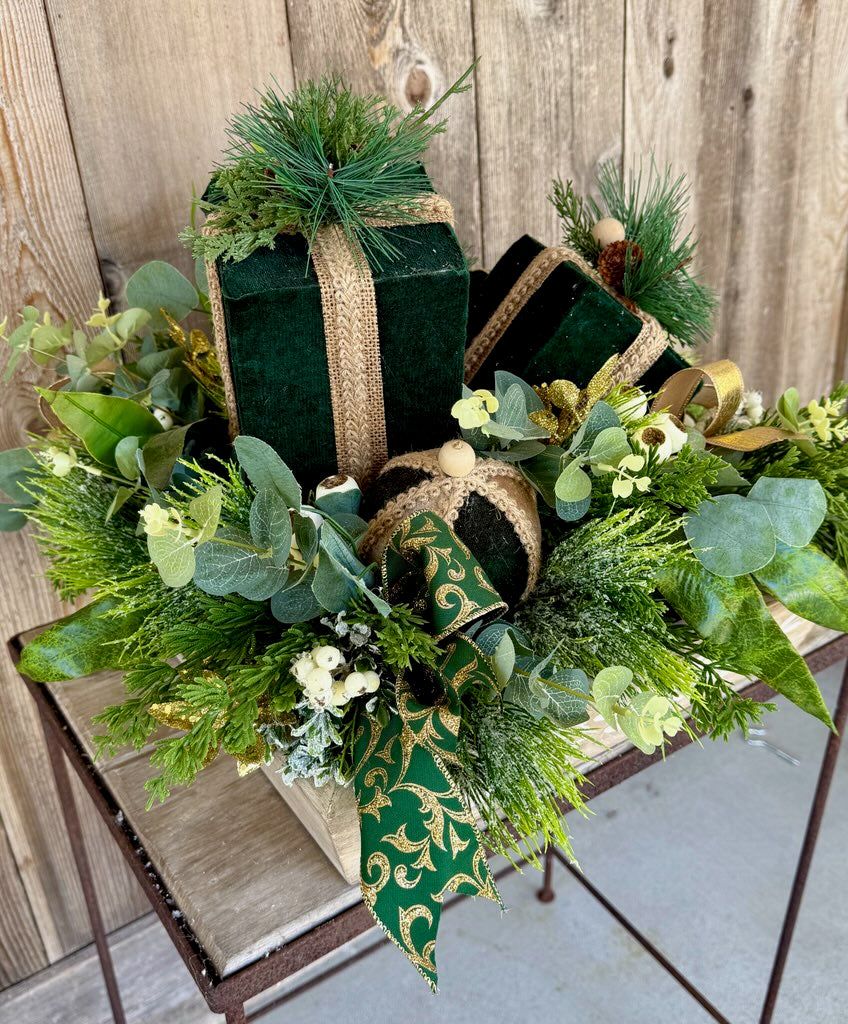 Vintage-Inspired-Gift-Box-Centerpiece