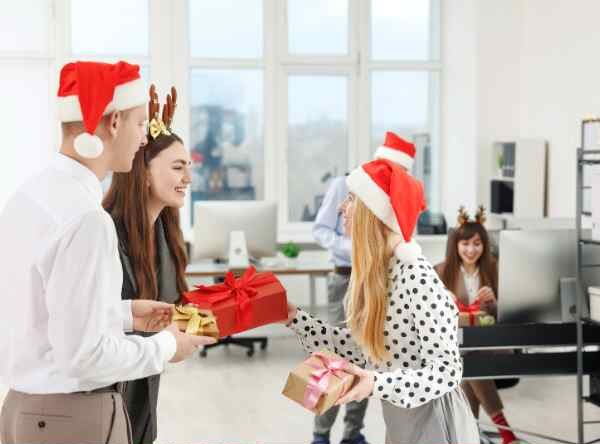 Why-Valentines-Day-Gifting-at-Work-Actually-Matter