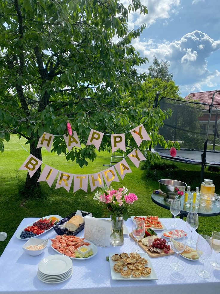 Backyard-Dessert-Table-Party.
