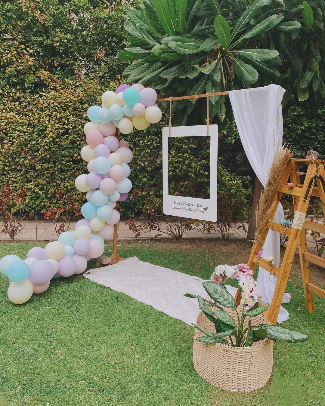 Backyard-Photo-Booth-Corner-Party.