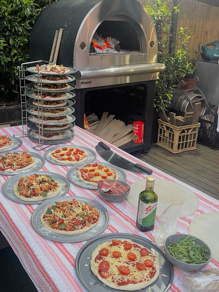 Backyard-Pizza-Party-Setup.