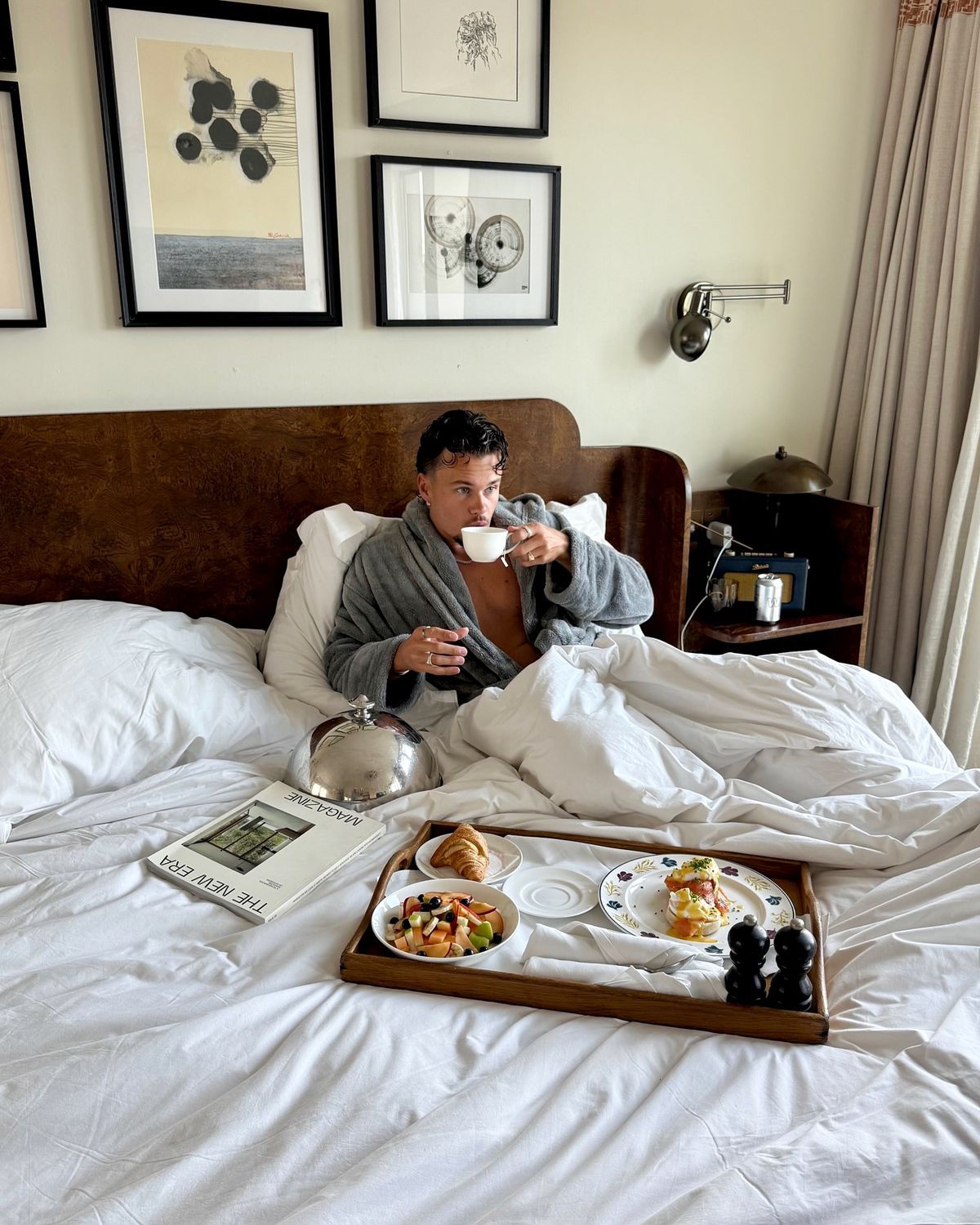 Breakfast-in-Bed-fathers-day-party-themes.
