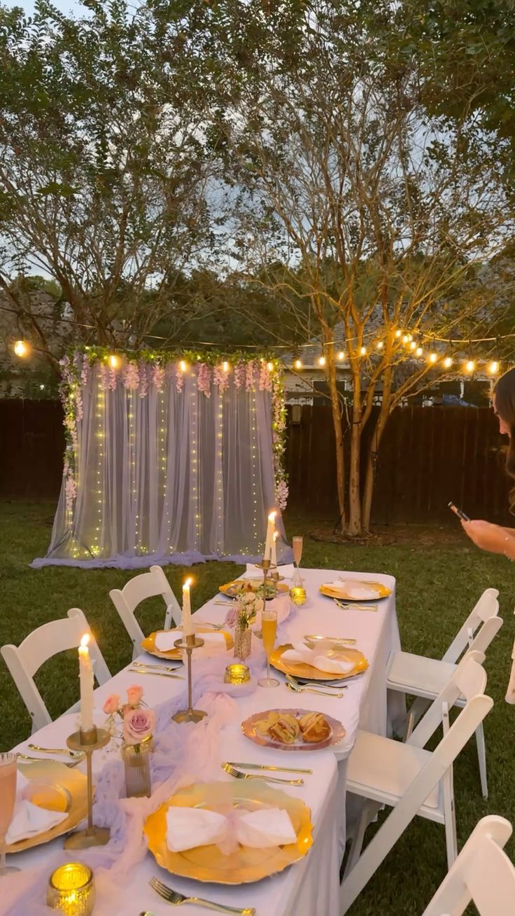 Candlelit-Backyard-Evening-Party.