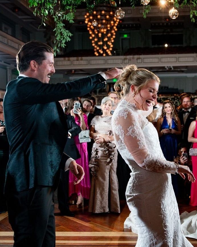 Dancing-Entrance-Straight-into-the-Reception-Floor