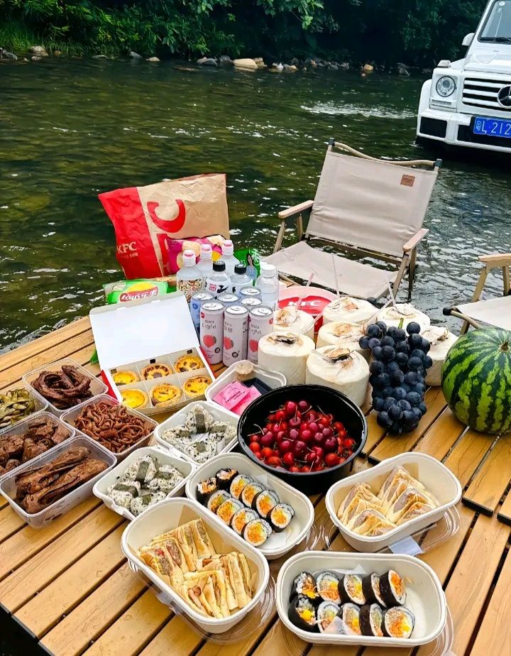 Fishing-Simple-Picnic-Setup-fathers-day-party-themes.
