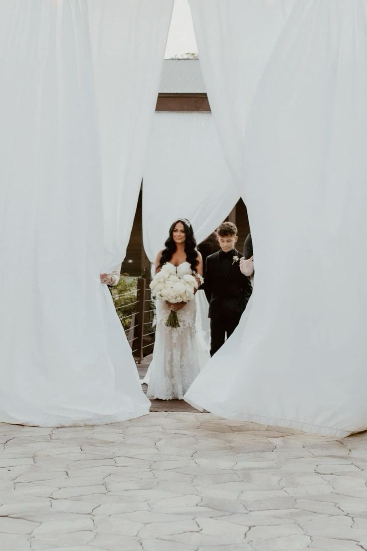 Hidden-Reveal-Entrance-summer wedding entrance ideas