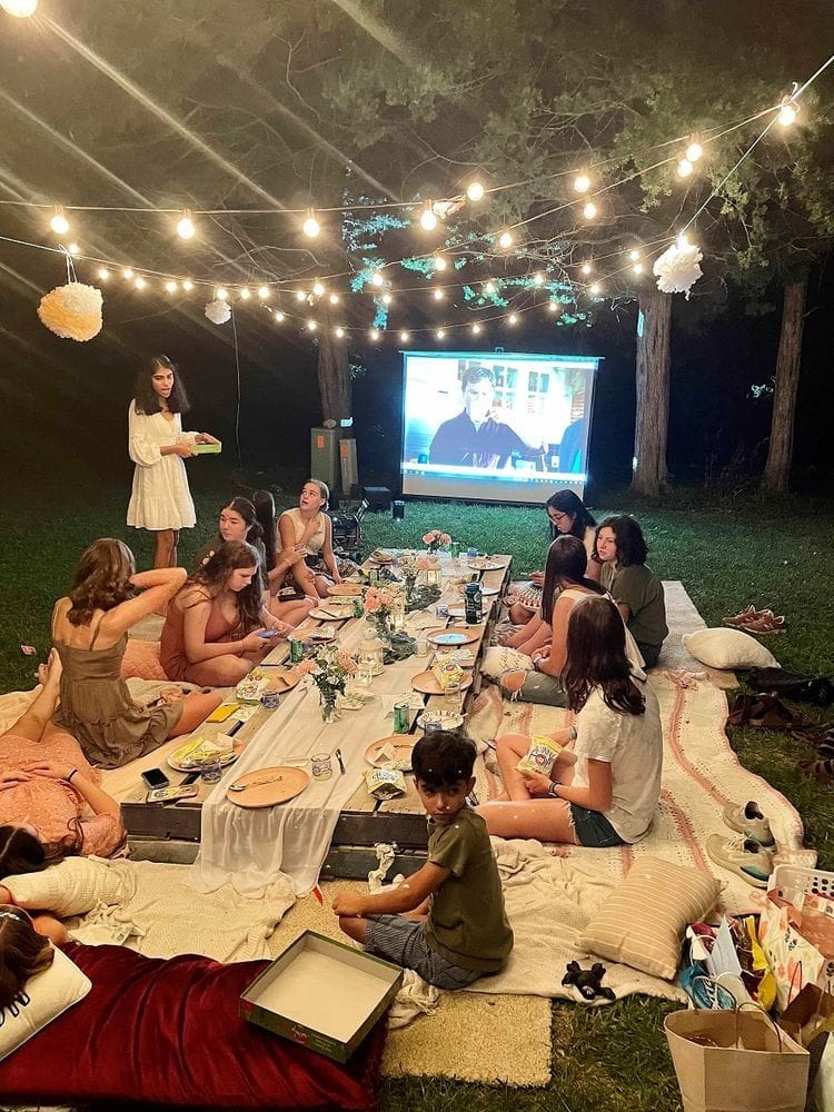 Outdoor-Backyard-Movie-Night-Party