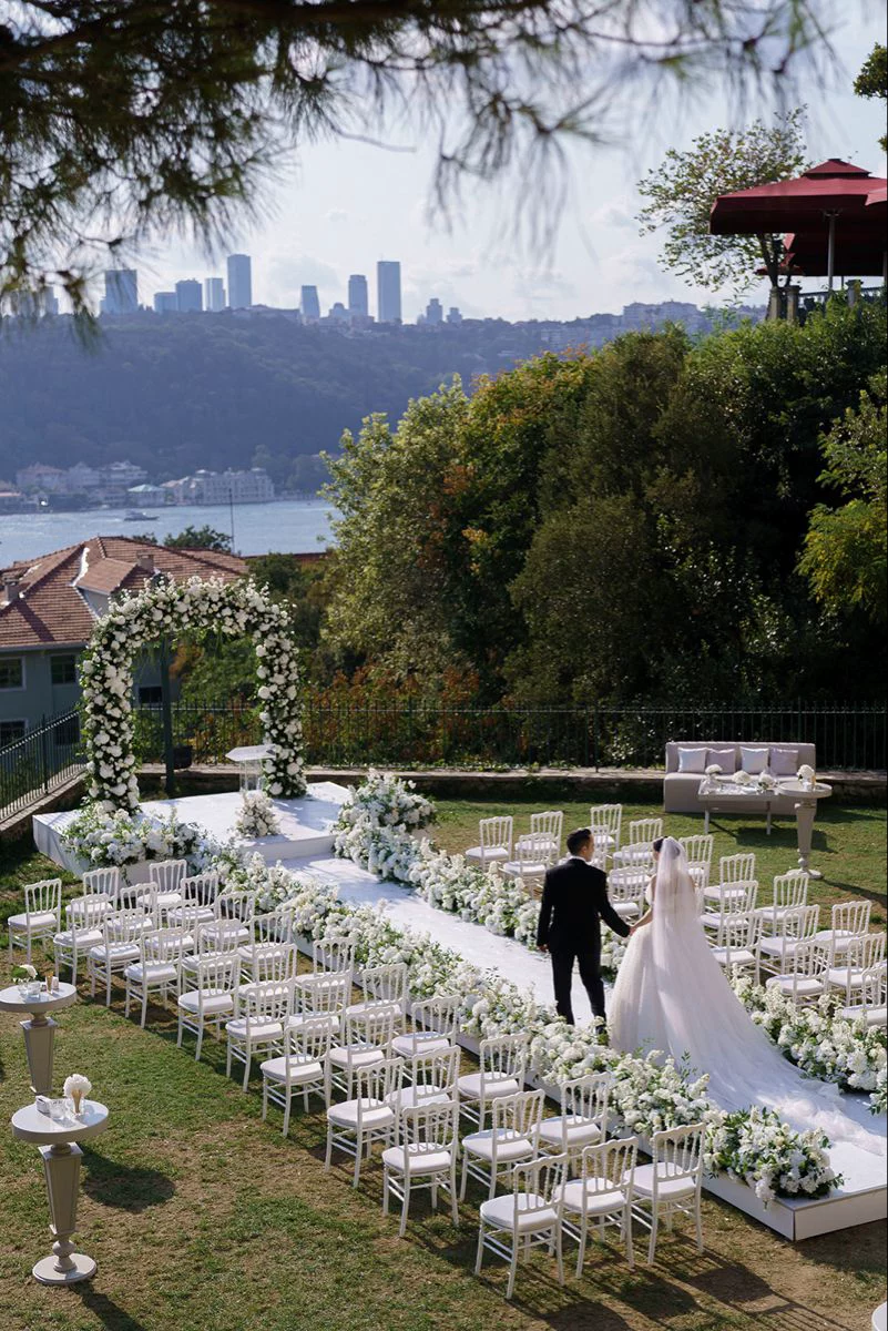 SUMMER-WEDDING-ENTRANCE-IDEAS