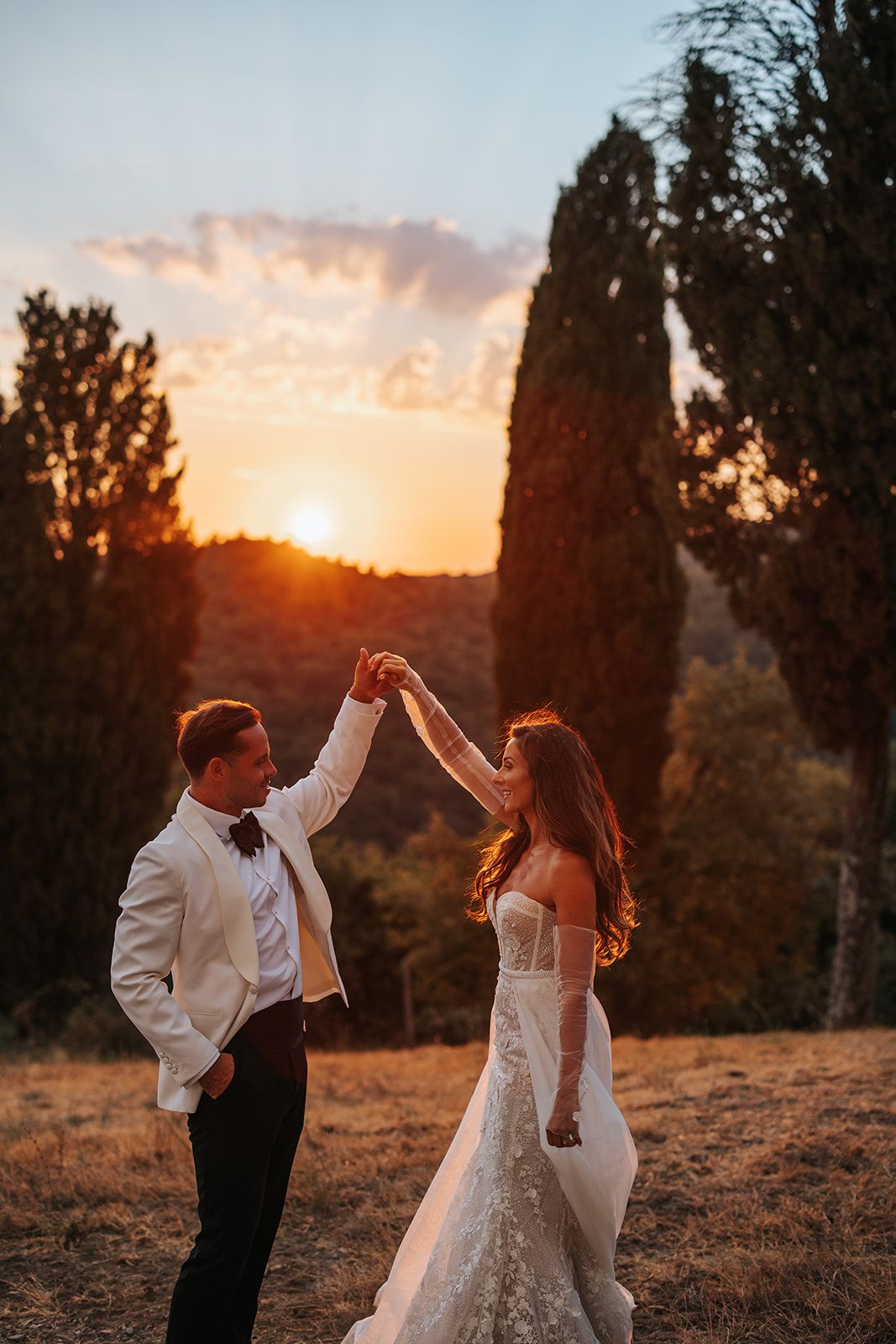 Wide-Landscape-Shots-with-Sky-Colors-summer-wedding-photo-ideas.