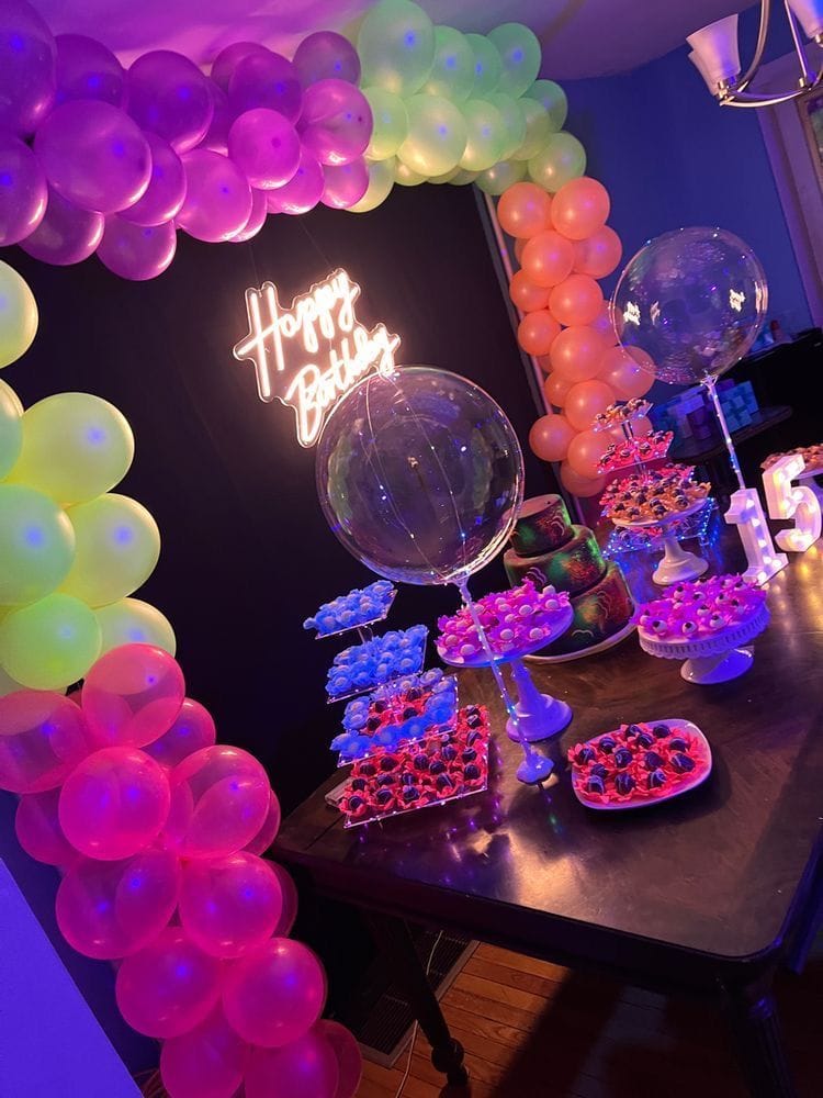 Neon-glow-party-theme.
