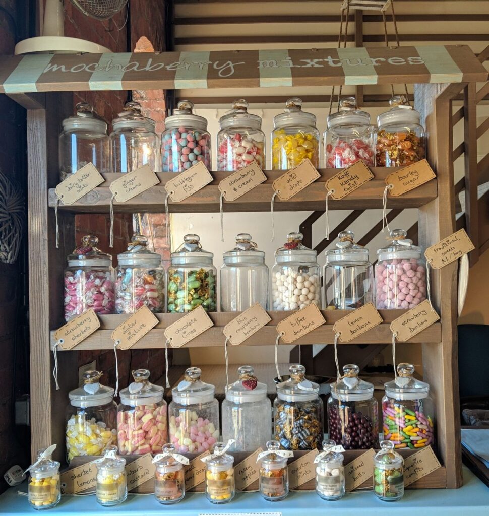 Party-Favor-Ideas-Using-Your-Candy-Bar.