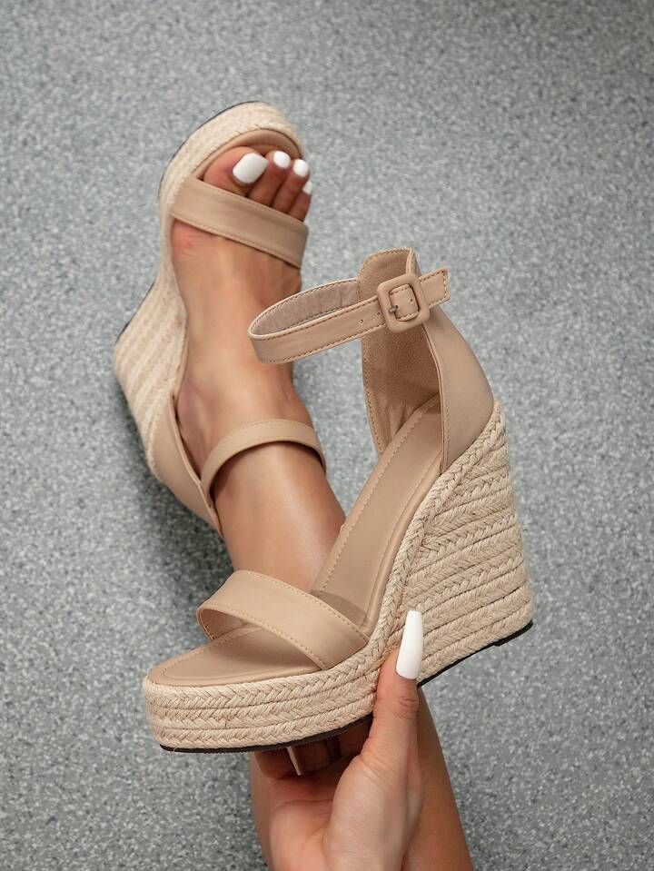 Platform-Sandals-or-Wedges-Fourth of July Party Looks