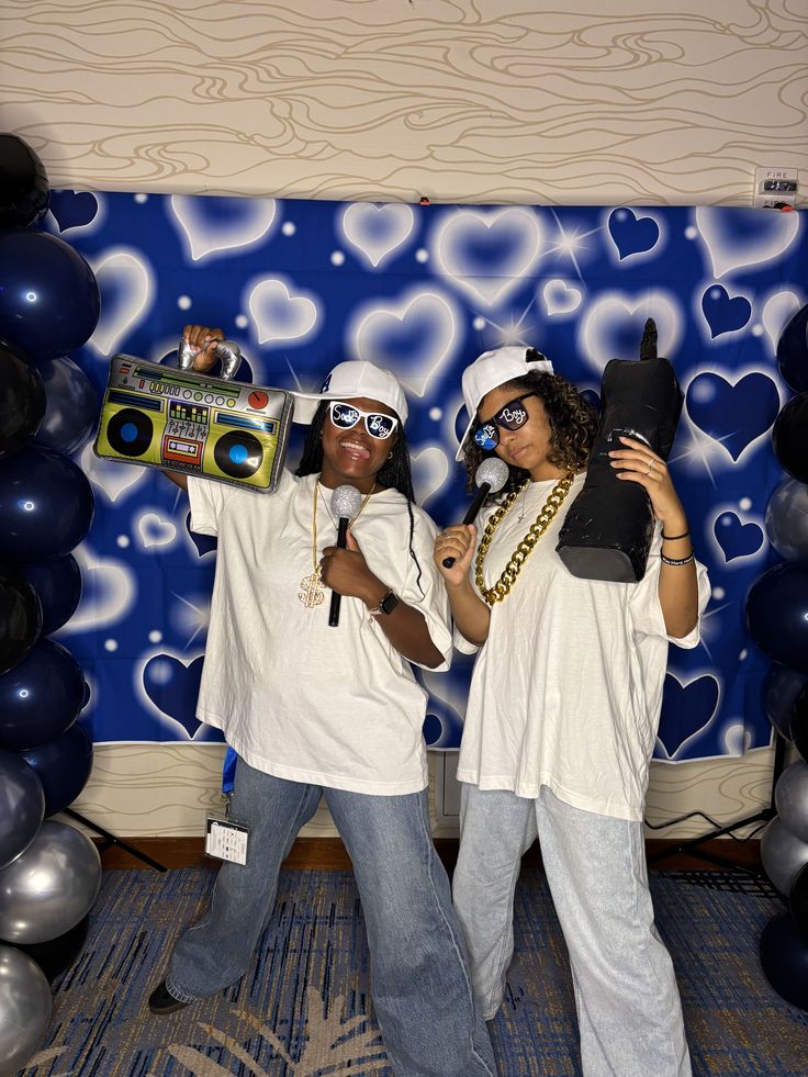 Retro-2000s-Party.