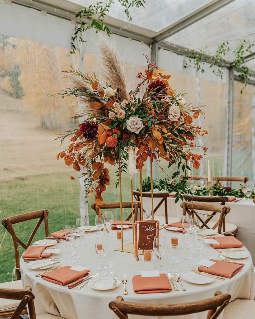 How-to-Choose-the-Right-Fall-Wedding-Centerpiece-for-Your-Theme